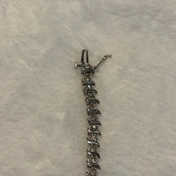 White Gold Diamond Tennis Bracelet for Women - Picture 3 of 5